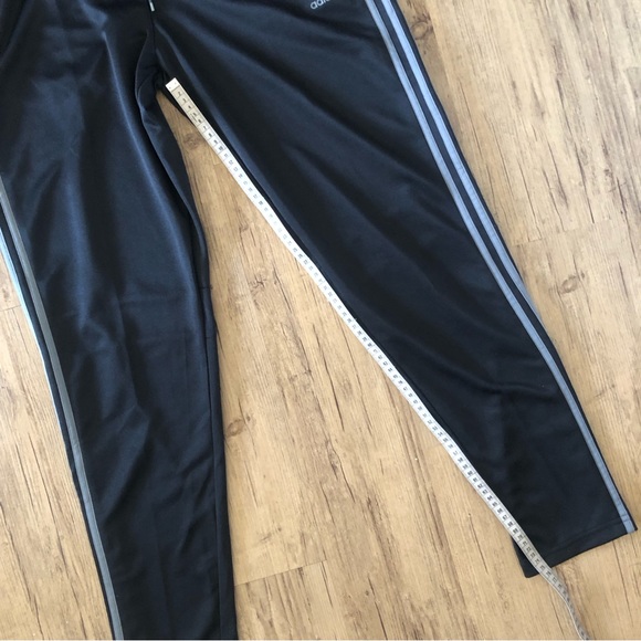Adidas tracksuit Large - Picture 6 of 6